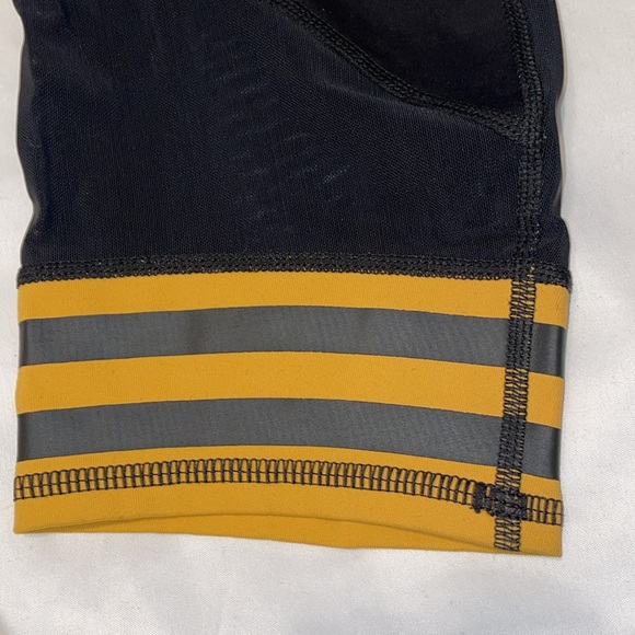 Her Universe - Birds of Prey size 1X black active wear pants from Torrid - Picture 3 of 6